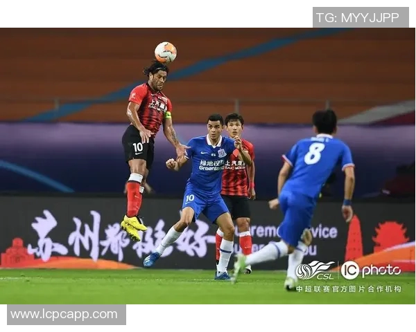 上海上港迎战延边富德争夺中超联赛关键三分之战